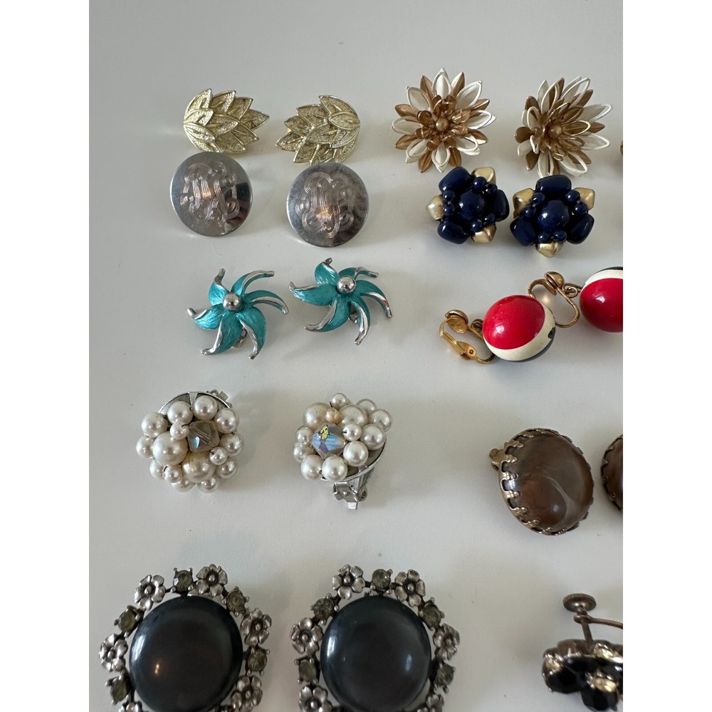 Clip On Earrings Lot 22 Pr Silver Gold Crystals Flower Starburst Mixed Vintage - Picture 3 of 9